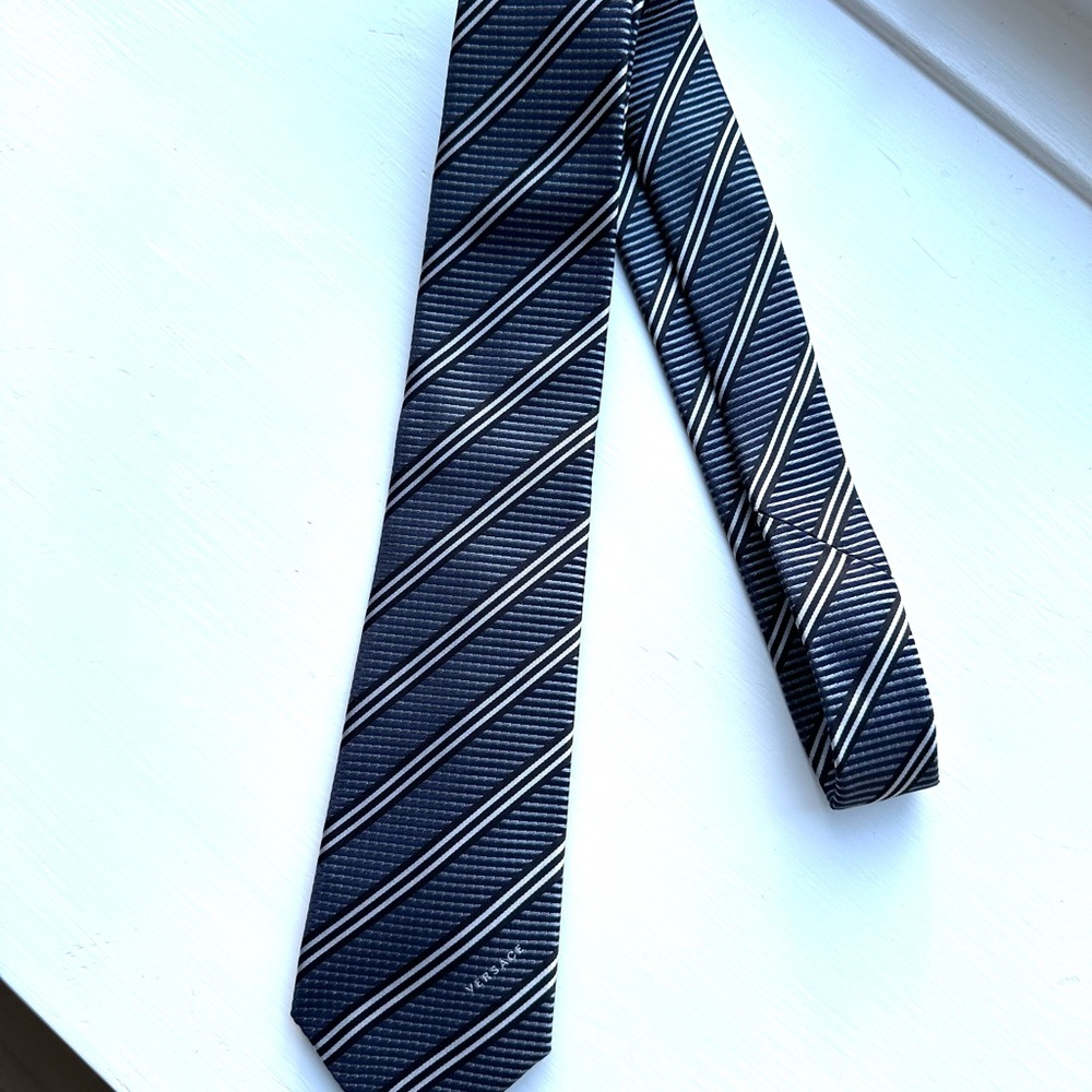 Versace tie (authentic) - Picture 2 of 4